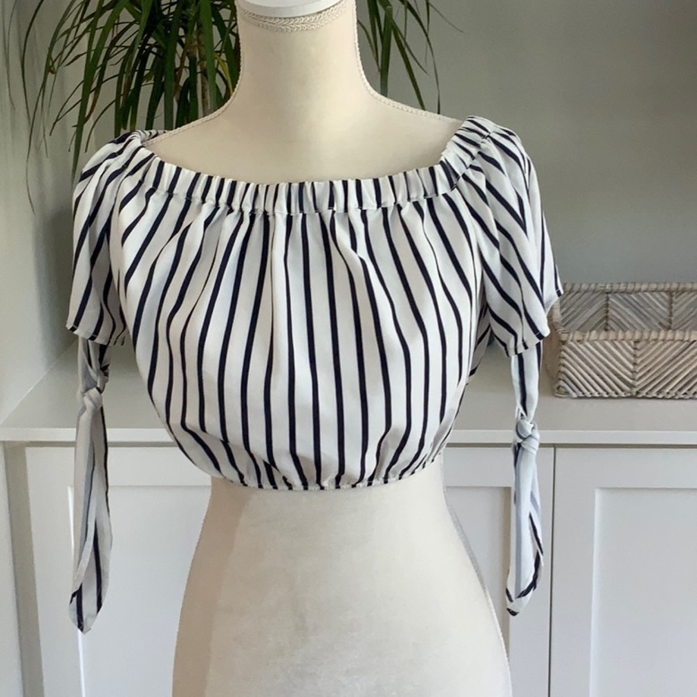 FOREVER 21 STRIPE CROP TOP SMALL NWT